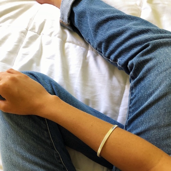 Meet your Posher, Elizabeth - Picture 2 of 2